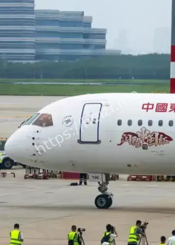 河南飞行员马楠开C919体验