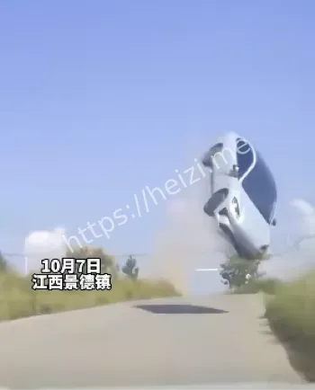 景德镇汽车凌空飞起